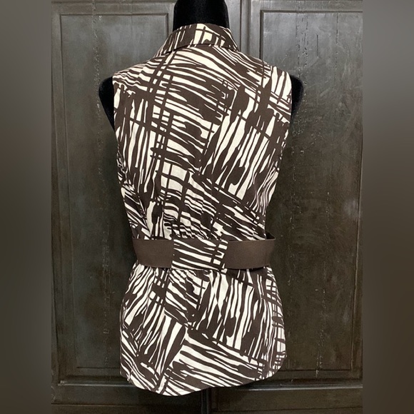 Apt9 Brown & white zigzag pattern belted sleeveless button down top. Size Medium - Picture 3 of 8